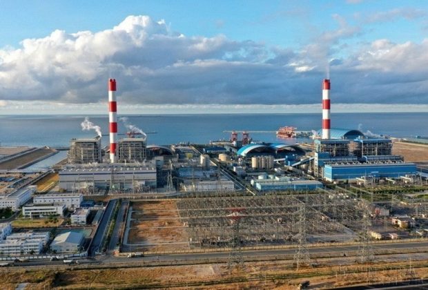 Kinh tế-x&atilde; hội l&agrave; một trong những điểm nhấn quan trọng nửa đầu nhiệm kỳ Đại hội XIII của Đảng. Mặc d&ugrave; gặp nhiều kh&oacute; khăn, Việt Nam l&agrave; một điểm s&aacute;ng "trong bức tranh x&aacute;m m&agrave;u" của kinh tế to&agrave;n cầu. Trung t&acirc;m Nhiệt điện Vĩnh T&acirc;n, tỉnh B&igrave;nh Thuận. (Ảnh: Ngọc H&agrave;/TTXVN)