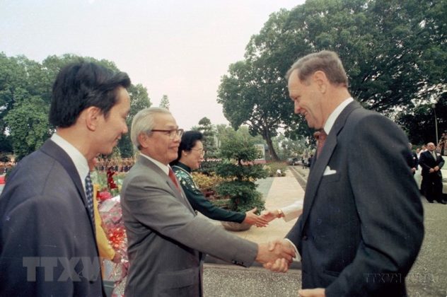 Thủ tướng V&otilde; Văn Kiệt đ&oacute;n Thủ tướng Canada Jean Chr&eacute;tien thăm ch&iacute;nh thức Việt Nam (H&agrave; Nội, 16/11/1994). (Ảnh: Minh Đạo/TTXVN)
