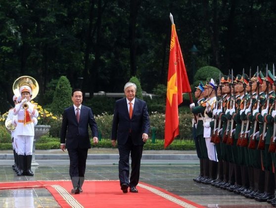 4 min 50 558x420 - Chủ tịch nước chủ trì Lễ đón chính thức Tổng thống Cộng hòa Kazakhstan