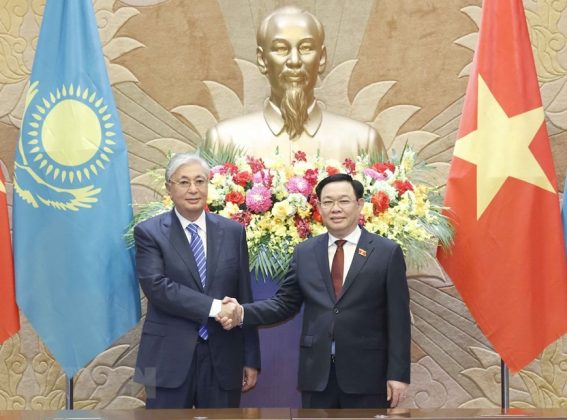 4 min 53 567x420 - Chủ tịch Quốc hội hội kiến Tổng Kazakhstan Kassym-Jomart Tokayev