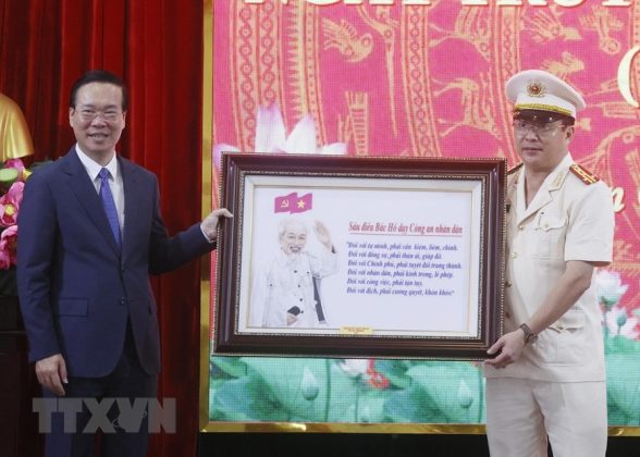 5 min 42 588x420 - Chủ tịch nước Võ Văn Thưởng thăm Công an tỉnh An Giang