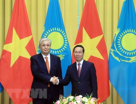 5 min 46 550x420 - Chủ tịch nước chủ trì Lễ đón chính thức Tổng thống Cộng hòa Kazakhstan