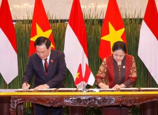 Chủ tịch Quốc hội Vương Đình Huệ hội đàm với Chủ tịch Hạ viện Indonesia