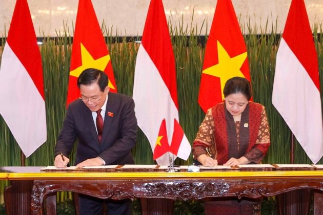 Chủ tịch Quốc hội Vương Đ&igrave;nh Huệ hội đ&agrave;m với Chủ tịch Hạ viện Indonesia
