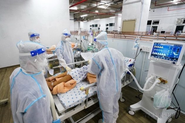 Trung t&acirc;m Hồi sức t&iacute;ch cực bệnh nh&acirc;n COVID-19 của Bệnh viện Đại học Y Dược TP Hồ Ch&iacute; Minh đặt tại Bệnh viện Quốc tế City, quận B&igrave;nh T&acirc;n, với nhiều trang thiết bị hiện đại, điều trị cho h&agrave;ng chục ca bệnh nặng đến rất nặng. (Ảnh: TTXVN ph&aacute;t)