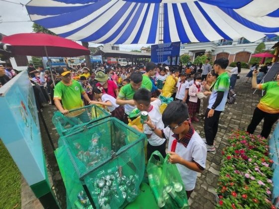Ng&agrave;y hội t&aacute;i chế Huế 2023 g&oacute;p phần h&igrave;nh th&agrave;nh, n&acirc;ng cao &yacute; thức ph&acirc;n loại r&aacute;c thải đối với học sinh. (Ảnh: Mai Trang/TTXVN)