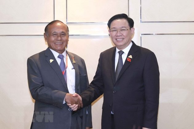 Chủ tịch Quốc hội Vương Đ&igrave;nh Huệ gặp Ph&oacute; Chủ tịch Thượng viện Campuchia Kittisangkahabindit Tep Ngorn.