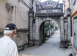Những cổng làng trong phố