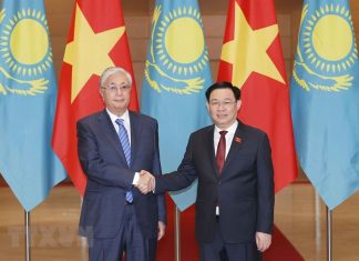 Chủ tịch Quốc hội hội kiến Tổng Kazakhstan Kassym-Jomart Tokayev