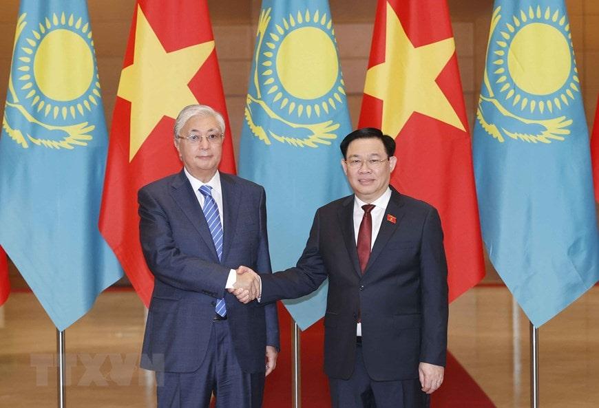 Chủ tịch Quốc hội hội kiến Tổng Kazakhstan Kassym-Jomart Tokayev