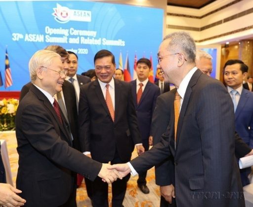 Tổng B&iacute; thư, Chủ tịch nước Nguyễn Ph&uacute; Trọng với c&aacute;c đại biểu dự Lễ khai mạc Hội nghị Cấp cao ASEAN lần thứ 37, tại H&agrave; Nội, năm 2020. (Ảnh: Tr&iacute; Dũng/TTXVN)