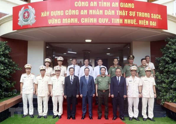 7 min 24 596x420 - Chủ tịch nước Võ Văn Thưởng thăm Công an tỉnh An Giang