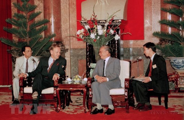 Chủ tịch nước L&ecirc; Đức Anh tiếp Thủ tướng Canada Jean Chr&eacute;tien (1994). (Ảnh: Minh Đạo/TTXVN)