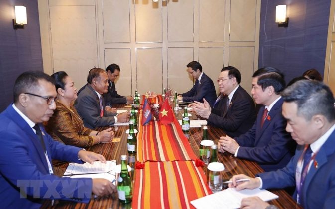 Chủ tịch Quốc hội Vương Đ&igrave;nh Huệ gặp Ph&oacute; Chủ tịch Thượng viện Campuchia Kittisangkahabindit Tep Ngorn nh&acirc;n dịp dự Đại Hội đồng Li&ecirc;n Nghị viện c&aacute;c nước Đ&ocirc;ng Nam &Aacute; lần thứ 44 (AIPA-44).
