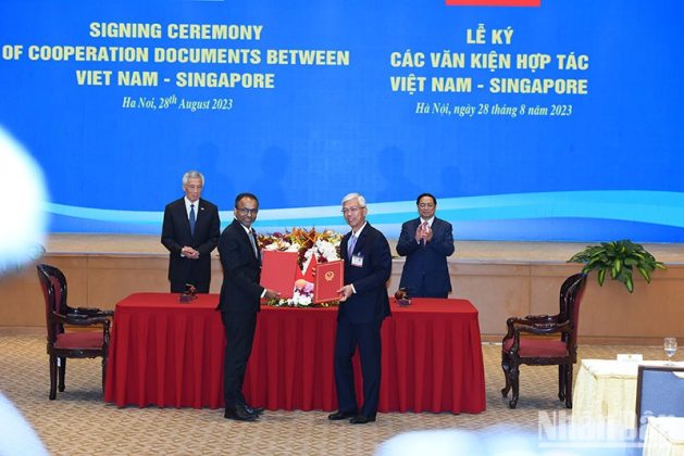 9 2 629x420 - Thủ tướng Phạm Minh Chính và Thủ tướng Singapore Lý Hiển Long chứng kiến Lễ ký kết văn kiện hợp tác