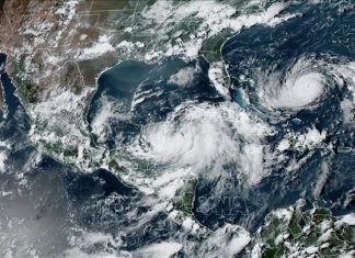 Cuba ban bố cảnh báo lốc xoáy do bão Idalia