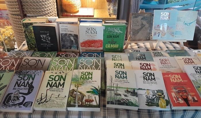 Các bộ sách của Nhà văn Sơn Nam được giới thiệu đến độc giả cả nước.