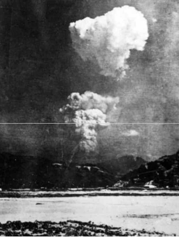 Đám mây hình nấm tồn tại từ 2 - 5 phút sau khi quả bom nguyên tử rơi ở Hiroshima.