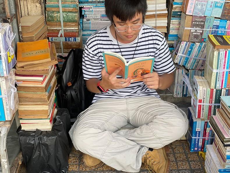 Dich gia Huynh Huu Phuoc - 'Con gái - Fille' – Cuốn sách do chàng shipper giỏi tiếng Pháp làm dịch giả