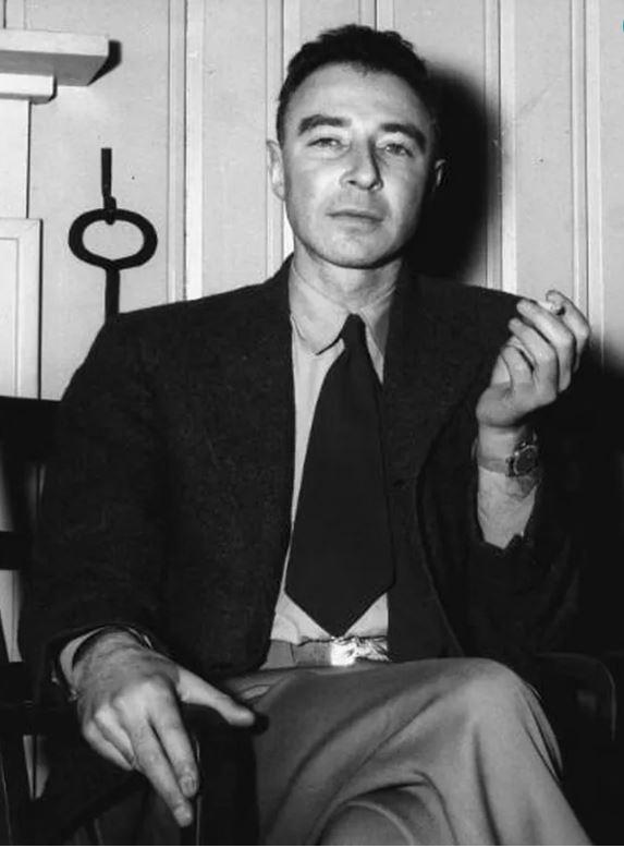 Một bức ảnh chụp Oppenheimer năm 1946.