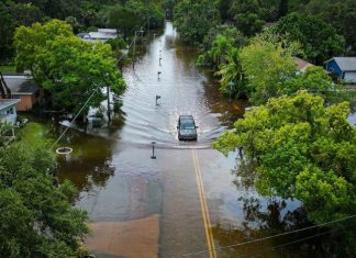Mỹ: Bão Idalia tiến sâu vào đất liền gây ngập lụt