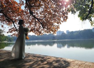 Mùi hương và ánh mắt mê say – Tác giả: Nguyễn Văn Học Mùi hương và ánh mắt mê say - Tác giả: Nguyễn Văn Học