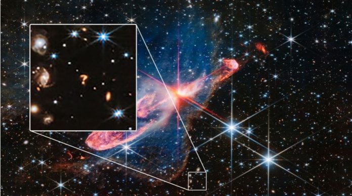 NASA phát hiện vật thể lạ hình dấu hỏi