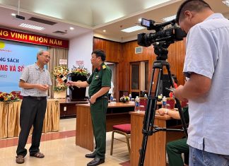 Giáo sư Trần Đăng Suyền, nhà khoa học văn chương - Tác giả: Nhà văn Phùng Văn Khai
