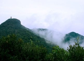 Ba ngọn núi thiêng - Tác giả: Khuất Bình Nguyên
