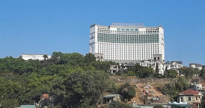 Quần thể sân golf và khách sạn FLC tại TP. Hạ Long. 