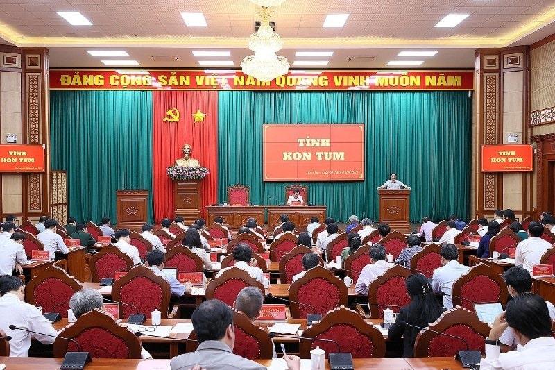 Quang cảnh buổi làm việc.