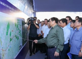 Thủ tướng khảo sát địa điểm dự kiến xây dựng sân bay Măng Đen Thủ tướng khảo sát địa điểm dự kiến xây dựng sân bay Măng Đen
