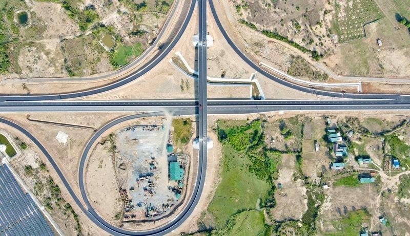 Giữa năm 2023, cao tốc Nha Trang - Cam Lâm hoàn thành giúp kết nối, tạo điều kiện phát triển tỉnh Khánh Hòa.