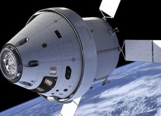 NASA công bố tàu vũ trụ có người lái bay quanh Mặt trăng