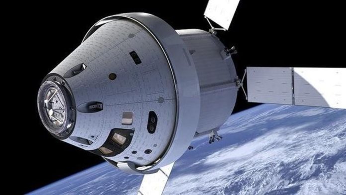 NASA công bố tàu vũ trụ có người lái bay quanh Mặt trăng