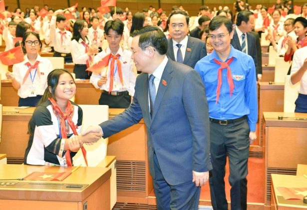 Chủ tịch Quốc hội dự Phi&ecirc;n họp giả định Quốc hội Trẻ em