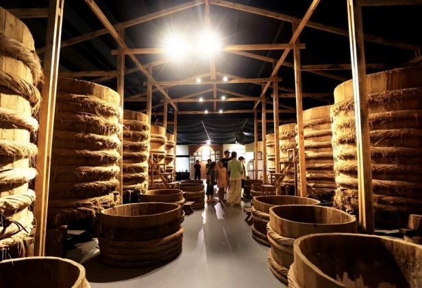 Kh&ocirc;ng gian trưng b&agrave;y t&aacute;i hiện hầm ủ c&aacute; cơm l&agrave;m nước mắm Phan Thiết.
