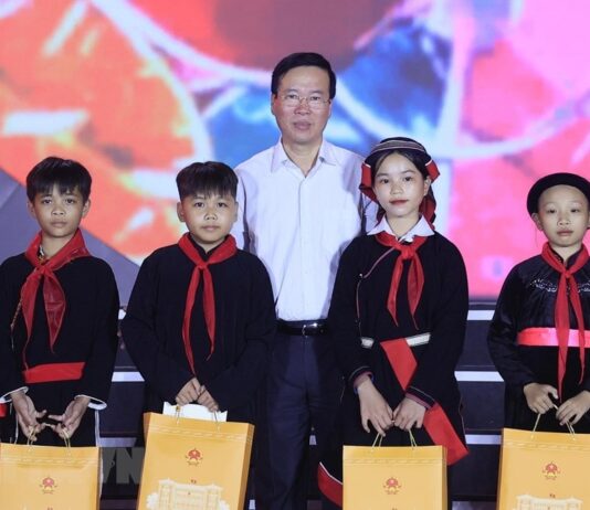Chủ tịch nước Võ Văn Thưởng dự chương trình Đêm hội Thành Tuyên