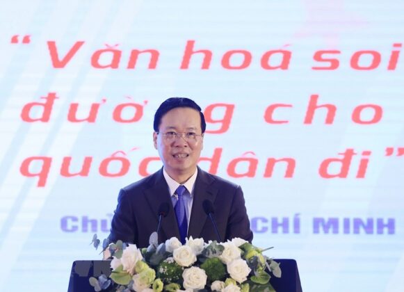 2 min 56 581x420 - Chủ tịch nước dự Hội nghị Đại biểu Nhà văn Lão thành Việt Nam