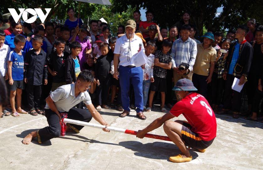 Thi đẩy gậy trong khuôn khổ lễ hội Mạ Mạ Mê.