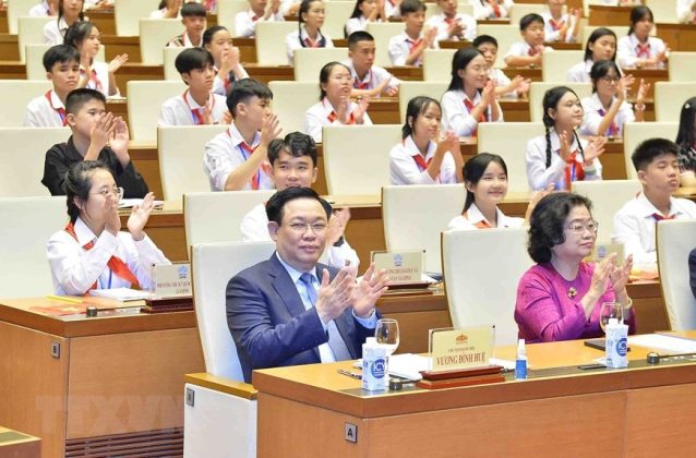 Chủ tịch Quốc hội Vương Đ&igrave;nh Huệ dự Phi&ecirc;n họp giả định Quốc hội Trẻ em lần thứ nhất năm 2023.