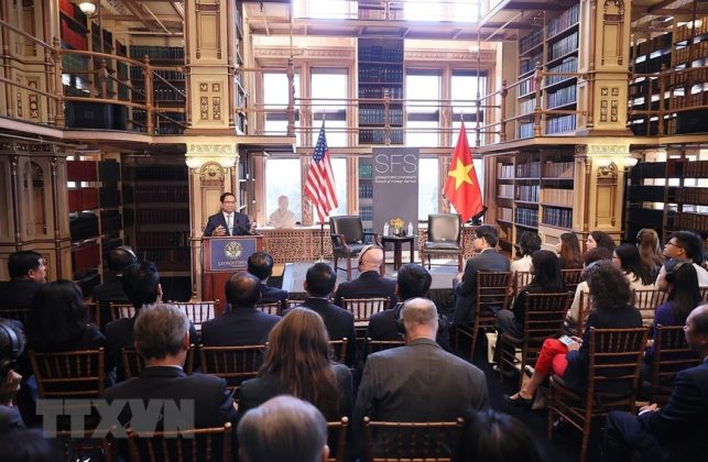 Thủ tướng Phạm Minh Ch&iacute;nh ph&aacute;t biểu tại Đại học Georgetown.