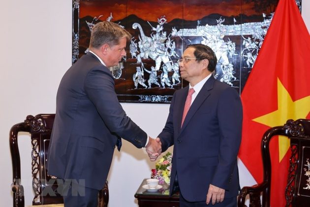 Thủ tướng Phạm Minh Ch&iacute;nh tiếp &ocirc;ng Tim Hughes, Ph&oacute; Chủ tịch Cấp cao phụ tr&aacute;ch quan hệ Ch&iacute;nh phủ v&agrave; Kinh doanh to&agrave;n cầu của Tập đo&agrave;n C&ocirc;ng nghệ Khai ph&aacute; Kh&ocirc;ng gian (SapceX).