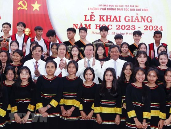 Chủ tịch nước dự Lễ khai giảng tại Trường PTDT nội tr&uacute; Gia Lai