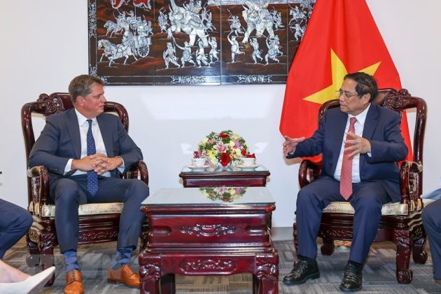 Thủ tướng Phạm Minh Ch&iacute;nh tiếp &ocirc;ng Tim Hughes, Ph&oacute; Chủ tịch Cấp cao phụ tr&aacute;ch quan hệ Ch&iacute;nh phủ v&agrave; Kinh doanh to&agrave;n cầu của Tập đo&agrave;n C&ocirc;ng nghệ Khai ph&aacute; Kh&ocirc;ng gian (SapceX).