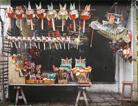Những gian h&agrave;ng đồ chơi Tết Trung thu tại H&agrave; Nội c&aacute;ch đ&acirc;y hơn 100 năm.