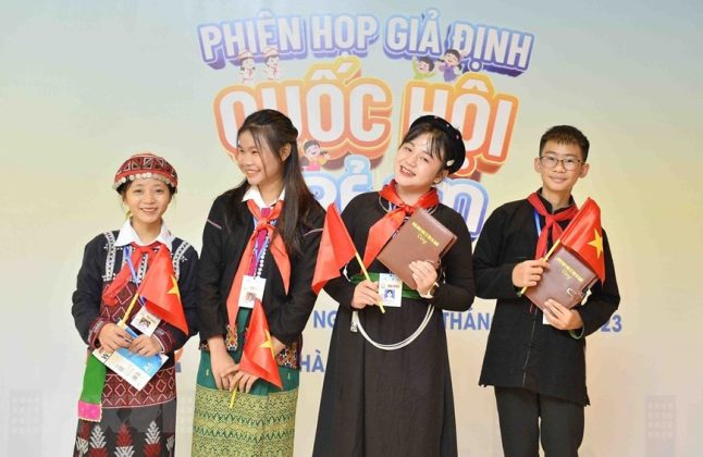 C&aacute;c đại biểu dự Phi&ecirc;n họp giả định Quốc hội Trẻ em lần thứ nhất năm 2023.
