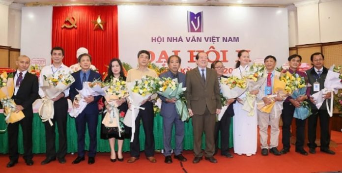Lần đầu tiên tổ chức Hội nghị đại biểu nhà văn lão thành Việt Nam