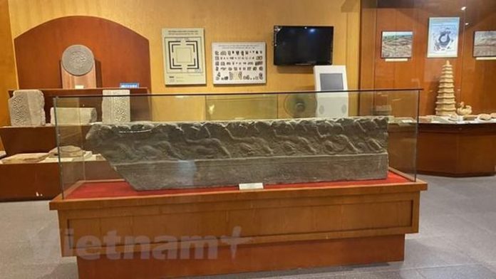 Thành bậc lan can thời Lý - tuyệt tác điêu khắc thủ công thế kỷ 12