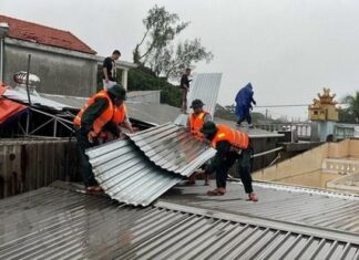 Thiên tai tại miền Trung làm 7 người thương vong, 153 nhà bị tốc mái